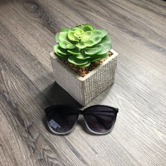 Black and grey sunglasses - Picture 1 of 1